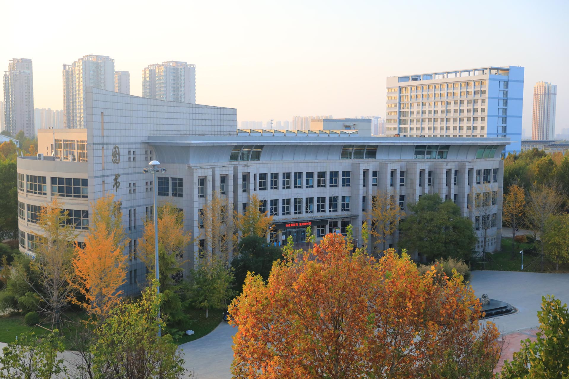高教研究所首页轮播图二